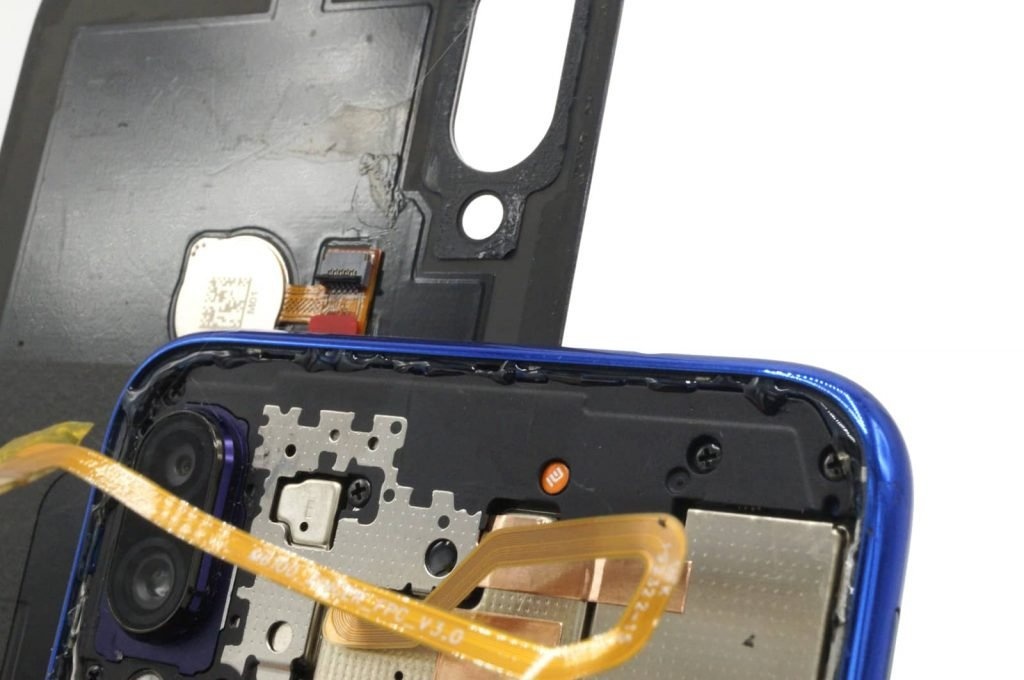 Приклеивание нового дисплея
