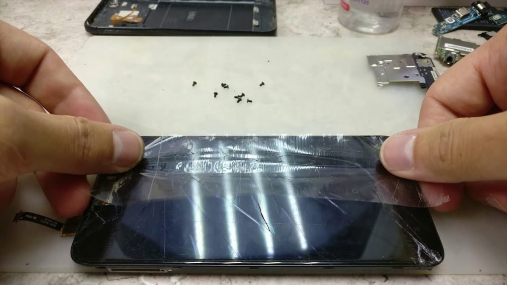 замена треснувшего стекла
