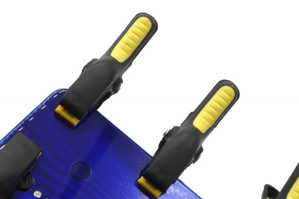 Наклеивание нового дисплея
