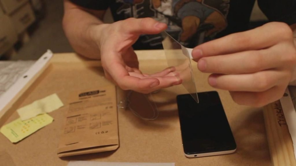 замена защитного стекла
