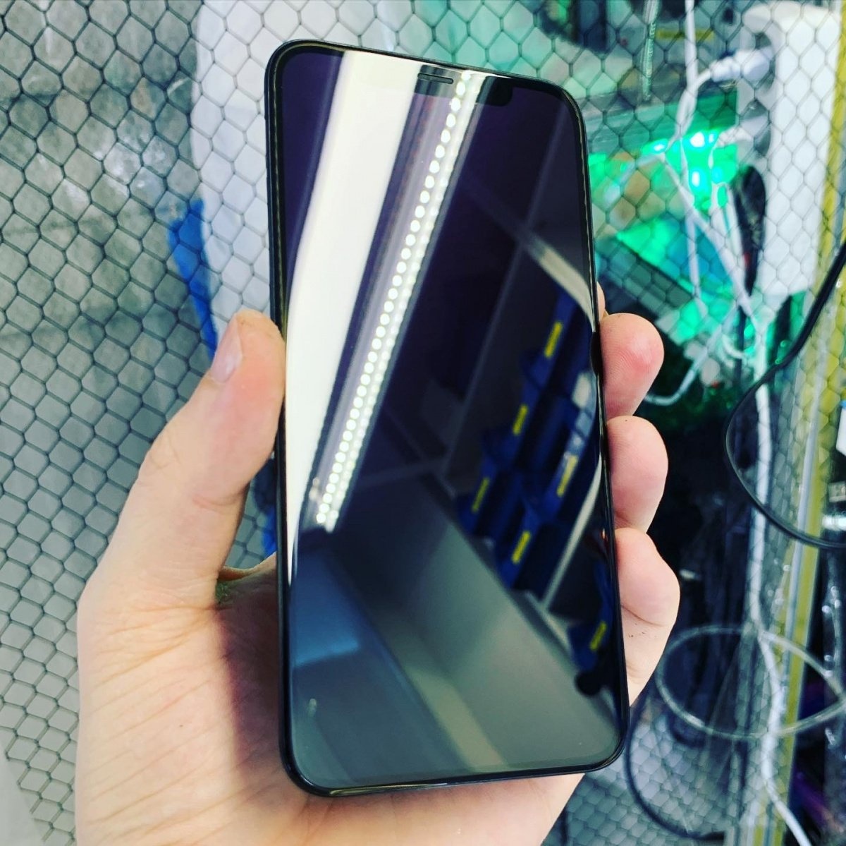 Экран iPhone Pro
