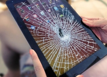 Что делать, если экран планшета разбился при падении. Сколько стоит заменить дисплей и можно ли отремонтировать своими руками