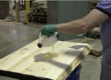 Защита поверхности древесины от капиллярной влаги с помощью силикатного клея. Из жидкого стекла, или как его ещё называют силикатного клея, получае...