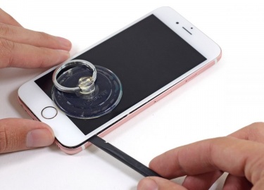 В сервисные центры по починке телефонов чаще всего обращаются именно с проблемой разбитого экрана. Что делать, если вы тоже столкнулись с такой неп...