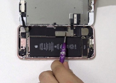 Замена стекла iphone 8 вручную? P.s. Будем честны: Apple Store это лучший, а главное самый безопасный выбор. Разумеется, экран iPhone 8 прекрасен...