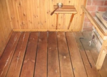 Расскажем про обустройство гидроизоляции деревянного пола в бане.&nbsp;Существует два метода - традиционная и проникающая гидроизоляция деревянных ...