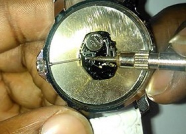 Наручные часы - это стильное украшение и средство измерения временных интервалов. Но, к сожалению, такая вещь по мере использования ломается и треб...