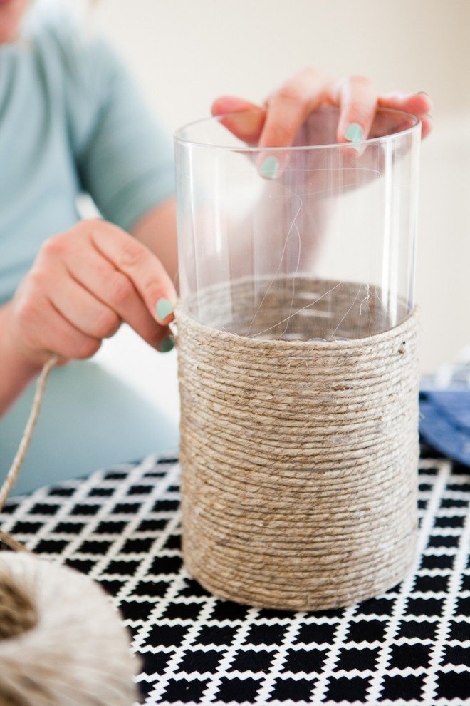 Идея: большой пластиковый контейнер, обернутый веревкой