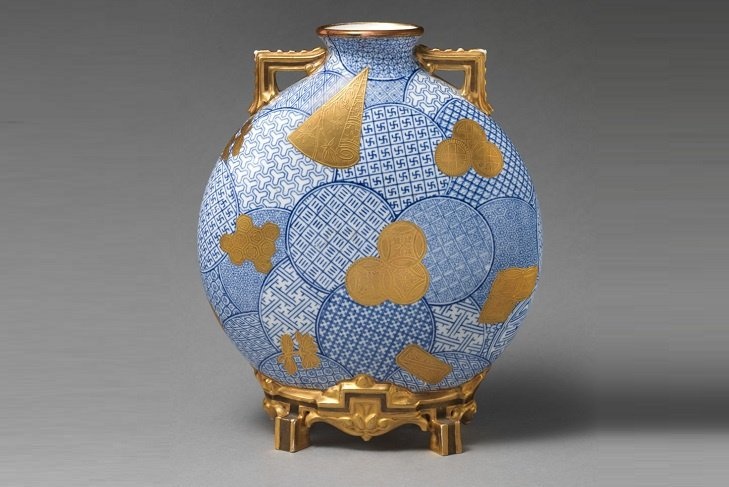 Элегантная фарфоровая ваза