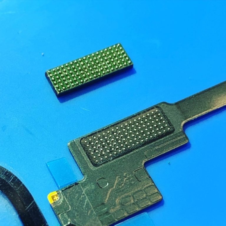 Замена сенсорного экрана iPhone XS
