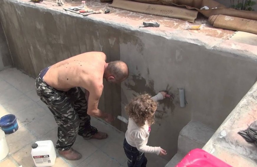 Гидроизоляция плавательного бассейна с помощью жидкого стекла